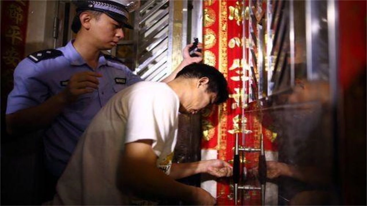 桑郎镇请开锁师傅开了锁后，师傅为什么一般都不进门，就算主人请也不进去？